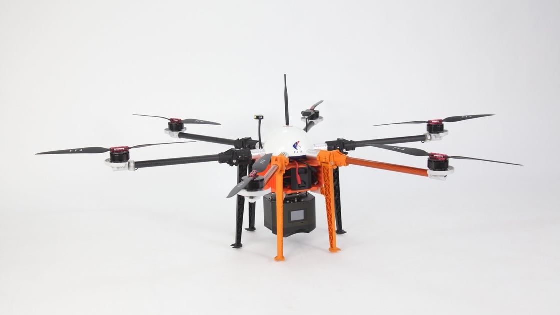 높은 나무 농작물을 뿌리는 M6e EDU 드론과 무인 항공기 UAV 스프레이어